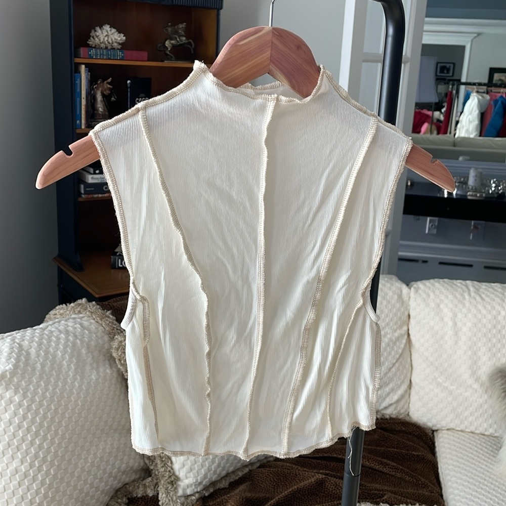 Isalis white tank